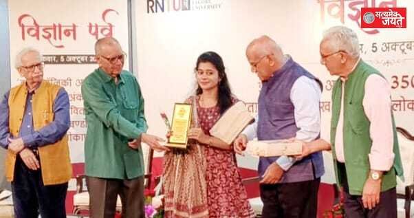 जौनपुर की युवा कवयित्री शुचि मिश्रा भोपाल में सम्मानित; दूसरे काव्य संग्रह ‘प्रिज़्म’ का हुआ विमोचन