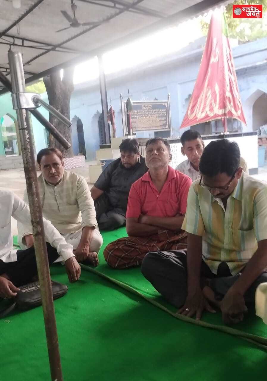 ईरान के राष्ट्रपति को दी गई श्रद्धांजलि