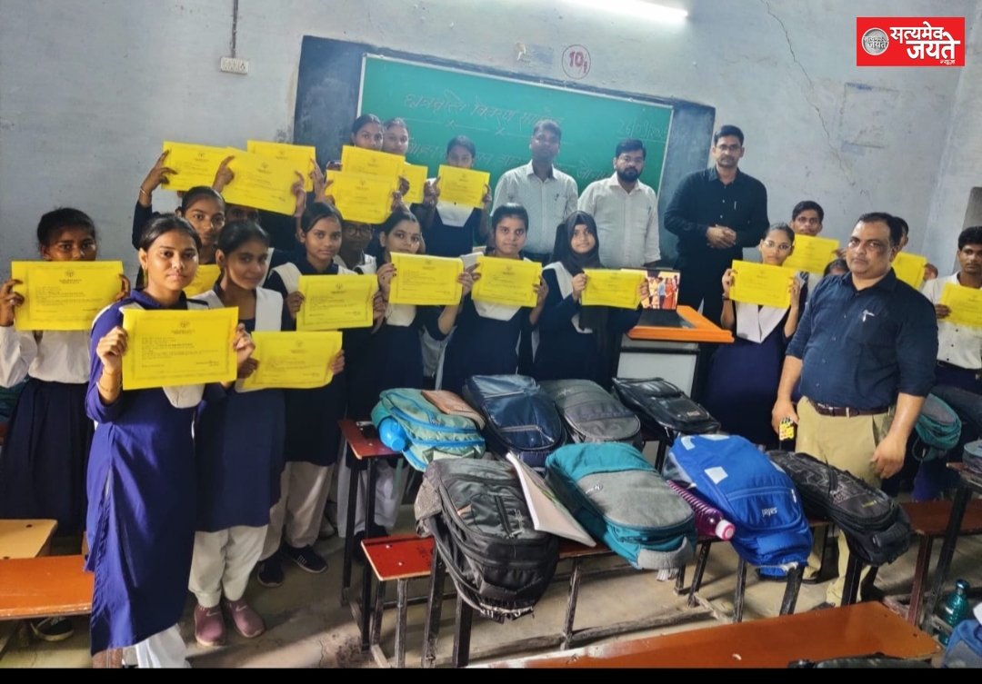 मोहम्मद हसन इंटर कॉलेज में हुआ छात्रवृत्ति वितरण समारोह का आयोजन