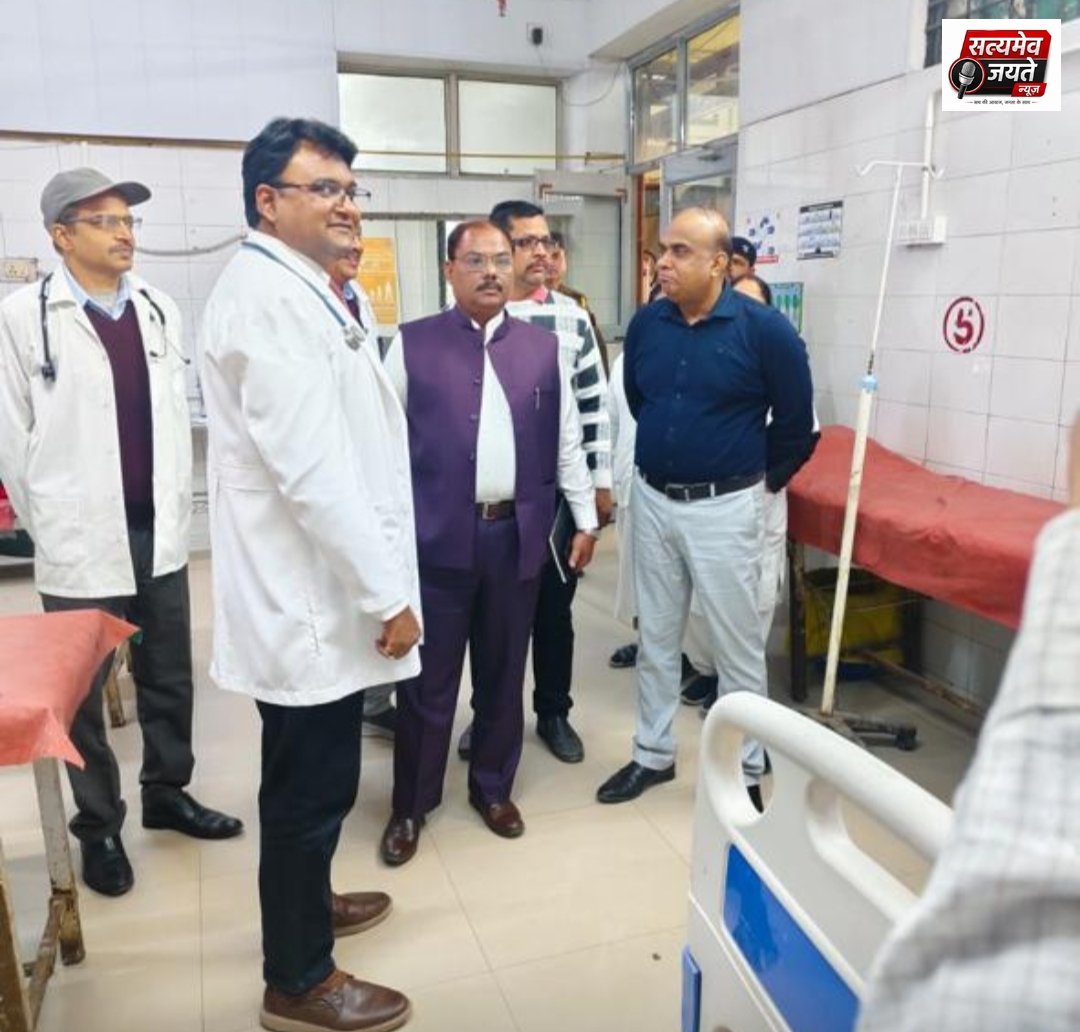 कायाकल्प की टीम ने जिला अस्पताल का किया निरीक्षण डाक्टर सैफ खान ने टीम को जिला अस्पताल मे सुविधाओ की एक एक जानकारी बताया